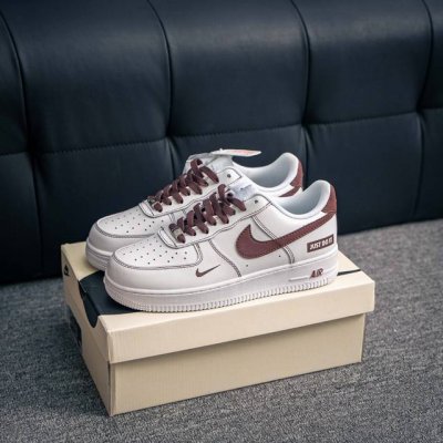核心私 Air Force 1 原装级别 原楦头原纸板 打造纯正空军版型专注外贸渠道 全掌内置蜂窝气垫 原盒配件 原厂中底钢印、拉帮完美 货号：Cw2288 0