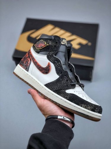 Air Jordan 1 High Retro Og Cny Aj1 乔1蛇年主题 玄武 高帮篮球鞋 Ib316 91 #鞋身融入了多种中华传统吉祥元素：寿桃、