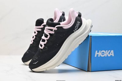 公司级小红书推荐Hoka M Kawana 2 全新配色 这个品牌来自于新西兰的毛利语，Hoka表示大地，One One表示飞越，连起来就是飞越地平线，One