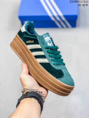 Adidas 阿迪达斯 公司级 手球松糕系列 女鞋真标半码制，升级原楦原纸版开发版型，采用猪巴革组合纤维革鞋面材质，外置加厚橡胶大底全新三层松糕底！阿迪达斯ad