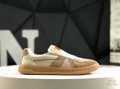 Ecco爱步 广东原版透气 配备原版三件套 防尘纸 高弹大底 全头层牛皮 新款百搭休闲款 纯手工制成 鞋面走线工整 清晰质感 原单品质 拼接运动透气网布 采用E