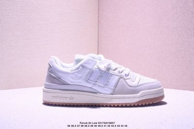 130 真标阿迪 Adidas Forum 84 Low 低帮摩术贴 新配色 百搭潮流休闲运动板鞋。以复古篮球鞋的外形为基础，采用皮革与织物拼接，简约百搭，更加
