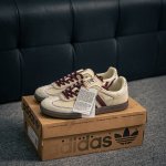 210 核心私 adidas Samba Og 桑巴舞街头系列德训运动板鞋 采用固色翻毛皮组合牛剖革鞋面材质 外置正确3层组合围条加厚烟胶橡胶大底 货号：Jp2