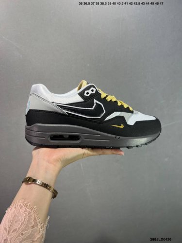 公司级耐克 Nike Air Max1 Sp混合科技 透气后掌半气垫慢跑鞋 兼具非凡优质外观和出色穿着体验！性能出众的一双透气鞋面后置半掌气垫运动鞋。货号：Dc
