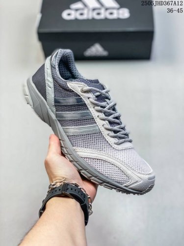 adidas Adizero Adios 0G舒适防滑耐磨 低 帮跑步鞋 男女同款，防滑性能通过鞋底的纹路和材质增强，提高在湿滑地面的抓地力。耐磨性能保证了鞋底