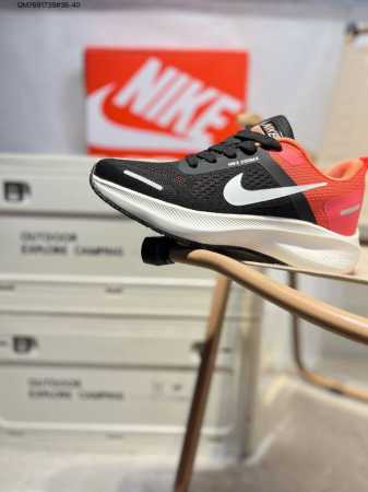 Nk Air Zoom pegasus 登月跑鞋 登月超轻网面跑步鞋 脚跟区域营造出色舒适度，而在鞋底部分，搭载全掌型Zoom Air配置耐克网面透气跑鞋Cz6 - 点击图像关闭