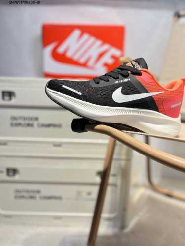 Nk Air Zoom pegasus 登月跑鞋 登月超轻网面跑步鞋 脚跟区域营造出色舒适度，而在鞋底部分，搭载全掌型Zoom Air配置耐克网面透气跑鞋Cz6