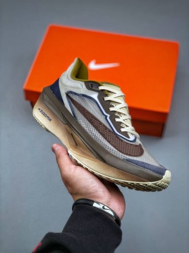 Nike Zoom Fly 6 耐克超弹轻盈跑步鞋 #鞋款搭载 Flyknit 材料 打造出众弹性 易于穿脱。采用React技术 轻盈耐穿泡绵打造,铸就出众回弹