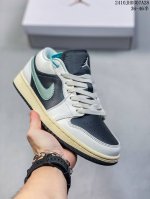 公司级 耐克 乔丹Air Jordan 1 Low AJ1 乔1 乔丹1代aj1 低帮复古文化休闲运动篮球鞋。从1985 年面世的元年款汲取设计灵感，采用简洁大