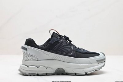 公司级耐克Nike Zoom Vomero Roam 马拉松复古跑五代休闲运动慢跑鞋 采用环保纤维革饰片组合网眼布鞋面材质 升级正确后跟Tpu加固 耐弯折热塑框