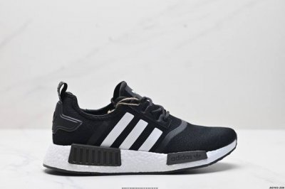 公司级Ad Boost Nmd R1 经典跑鞋系列全新配色 弹力针织鞋面 原装高弹Boost颗粒大底 缓震性能卓越 体质轻盈且抗冲击 整双鞋子的透气性和舒适度完