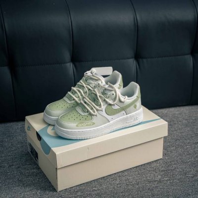 核心私 Air Force 1 原装级别 原楦头原纸板 打造纯正空军版型专注外贸渠道 全掌内置蜂窝气垫 原盒配件 原厂中底钢印、拉帮完美 货号：Dh 111 尺