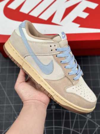 本地 核心私 Nk Dunk Low “Sanddrift Blue” 沙土灰蓝 低帮休闲运动板鞋 整双鞋选用做旧翻毛皮材质进行打造，并以沙土色作为主色调出现。 - 点击图像关闭