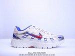 耐克nike P-6000 跑鞋内外侧都用了红色的钩子，采用透气材料，搭配匠心覆面，再现千禧年代的跑鞋风格，塑就大气外观。鞋款秉承 Nike Pegasus 2