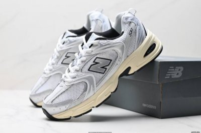 公司级新百伦 Nb530 New Balance 530 复跑古鞋Nb530这鞋双确实是Nb家经复典古款式之一，以全科新技诠释，成打功造530鞋款。鞋面保在持5