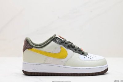 公司级nike Air Force 1 Low Lv8 Bg 空军一号低帮百搭休闲运动板鞋。柔软、弹性十足的缓震性能和出色的中底设计，横跨复古与现代的外型结合，