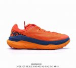 Hoka Tecton X 2轻盈系列缓震透气跑鞋 #新系列中底依旧是经典的模压eva材料，同时做到了重量更轻，在重新调教后的全新中底泡棉比上一代更轻盈、更柔软