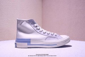 小红书爆款来袭 奶蓝 奶粉 神仙配色 Converse匡威 秋冬新款结构1970S经典Logo外层水晶透明塑质Logo，鞋底内衬颜色对应Logo颜色，添加了更多