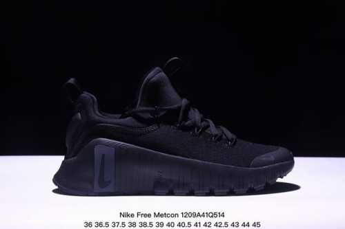耐克 Nike Free Metcon 6 训练鞋，在训练中解锁无限可能。 该训练鞋加大前足柔韧灵活性，并以泡绵加固后跟， 有助于在跳跃训练和有氧课程中自如驾驭