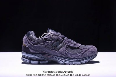 公司级new Balance 2002R 复古单品 热门复古鞋型new Balance 2002R，近日又曝出一款全新配色并释出官图。整双鞋采用棕色和米色主打，