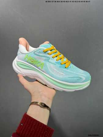 公司级小红书推荐Hoka M Clifton 10全新配色 这个品牌来自于新西兰的毛利语，Hoka表示大地，One One表示飞越，连起来就是飞越地平线，One - 点击图像关闭