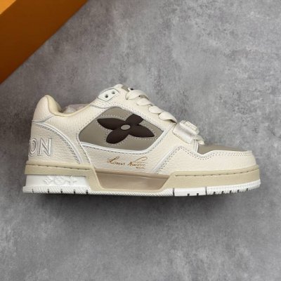本地 核心私 公司级路易威登 Lv Trailsneaker 休闲运动板鞋 新款 Lv Trainer最新配色运动鞋 L家 篮球鞋风格运动鞋 该鞋由艺术总监 V