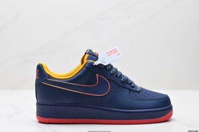 230 真标耐克Nike Air Force 1“07空军一号低帮百搭休闲运动板鞋。柔软、弹性十足的缓震性能和出色的中底设计，横跨复古与现代的外型结合，造就出风