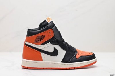 真标Nike AIR JORDAN 1 RETRO HIGH OG 耐克 AJ1代迈克尔 乔丹高帮经典复古百搭休闲文化运动篮球鞋 货号:555088-063 尺