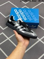 140 Adidas/阿迪达斯 男女运动鞋 三叶草Samba Vegan休闲鞋 德训鞋 复古板鞋经典运动鞋。采用环保设计的焕新Adidas Samba经典鞋,力