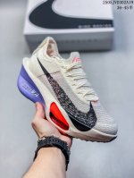 公司级新品发布 Nike Air Zoom Alphafly Next%整体采用前作的设计语言 并且对后者的细节进行升级 马拉松和长距离路跑的性能极限设计而生