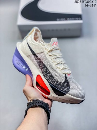 公司级新品发布 Nike Air Zoom Alphafly Next%整体采用前作的设计语言 并且对后者的细节进行升级 马拉松和长距离路跑的性能极限设计而生
