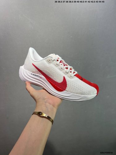 公司级Nk Zoom pegasus plus 超级飞马涡轮增压马拉松慢跑鞋 Fq7262 在设计上延续了原版鞋款的经典风格 向 pegasus Turbo 致