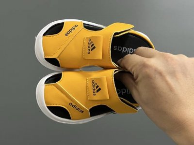 a家新款皮面包头二代镂空婴童凉鞋 Size：21-30码 优质皮面镂空设计 透气又舒适 魔术贴设计，穿脱方便 耐磨防滑大底，脚感超赞