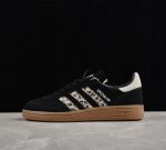 Ad Handball Spezial JH9092 阿迪达斯经典款反毛皮复古休闲板鞋 #全鞋采用反毛皮制作 牛筋耐磨大底 承载青春情怀的板鞋 经典三条杠装饰鞋