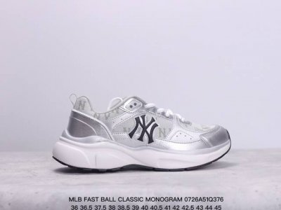公司级mlb Fast Ball Classic Monogram 纽约洋基队 明星上脚，复古银色强势回归以液态银质感展现出独立自信的态度，将金属元素融入日常穿