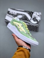 Vans Wayvee是Vans Park Series世界冠军Brighton Zeuner的个人签名鞋Brighton的灵感与创造力让这双Vans Wayv