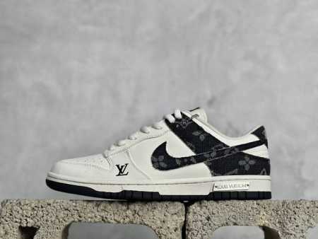 Nk Sb Dunk Low Lv联名-黑牛仔米白黑勾 周年高端定制 低帮休闲板鞋 Dj2024-009 #定制鞋盒 大厂纯原品质出货 超高清洁度 皮料切割干净 - 点击图像关闭