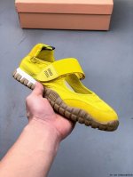 公司级！Miu Miu缪缪 绒面革 圆头平底 平跟 玛丽珍鞋 前卫大胆的设计 风格融于简约线条 别致复古设计 平添标志性元素 这款Tyre集优雅气质与运动功能于