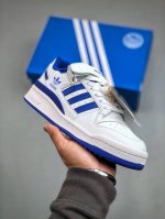 Adidas Forum 84 Low Og 低帮百搭潮流休闲运动板鞋以复古篮球鞋的外形为基础，采用皮革拼接，简约百搭，更加贴合舒适。中底内侧网格造型起到点睛之