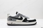 真标耐克Nike Air Force 1’07空军一号低帮百搭休闲运动板鞋。柔软、弹性十足的缓震性能和出色的中底设计，横跨复古与现代的外型结合，造就出风靡全球三