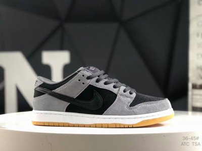 耐克 Nk Dunk Low 低帮休闲板鞋 Hf3063 001 #鞋款采用简洁外观，结合优质材料与柔软衬垫，舒适耐穿。配色由煤黑、橡皮浅褐和淡象牙白搭配，统一