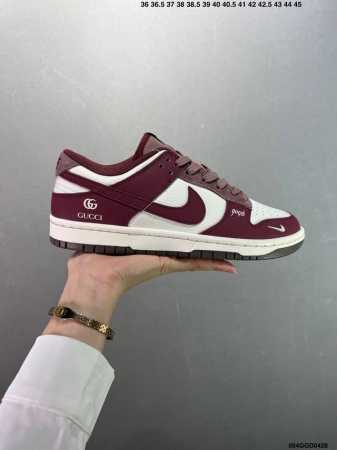 公司级Nike Dunk Sb Low 定制Dunk 定制Dunk Sb顾名思义，具有经典的Dunk血缘，又注入了更多的时尚元素。相较于普通的Dunk滑板鞋，改 - 点击图像关闭