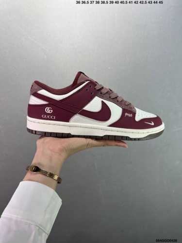 公司级Nike Dunk Sb Low 定制Dunk 定制Dunk Sb顾名思义，具有经典的Dunk血缘，又注入了更多的时尚元素。相较于普通的Dunk滑板鞋，改