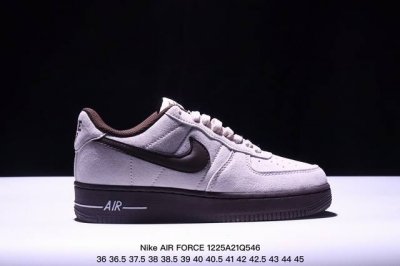 耐克nike Air Force 1 Mid 07 空军一号低帮百搭休闲运动板鞋。柔软、弹性十足的缓震性能和出色的中底设计，横跨复古与现代的外型结合，造就出风靡