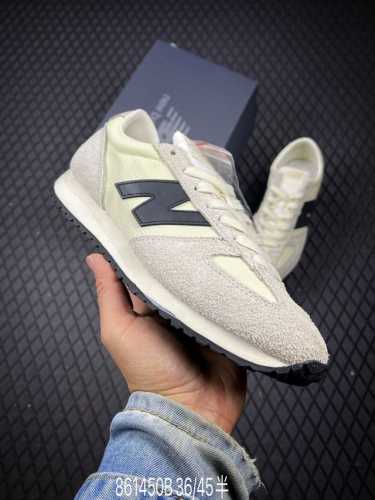 B 公司级New Balance 推出了全新鞋款。这次复刻的 U471 是基于他们经典档案中的 Nb471跑鞋，赋予其全新的现代设计。虽然保留了原有的轮廓，但也