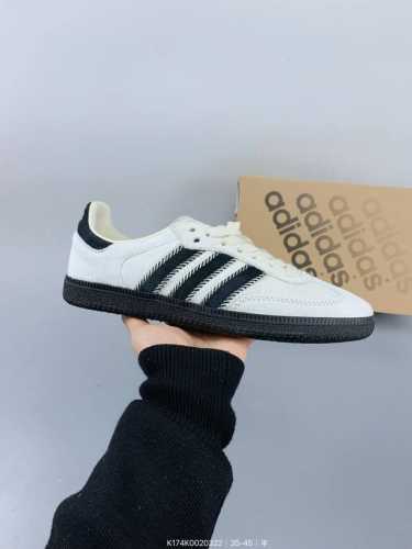 ：200 addis Original Samba Og 复古桑巴板鞋 这款桑巴鞋展示了高质量的工艺 带有装饰的超锁缝制和无缝的手感 柔软、柔软的皮革造型和标志