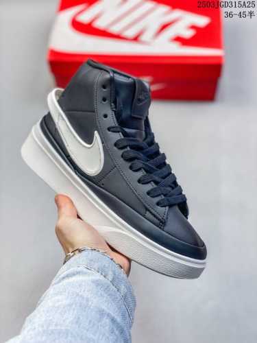 160 nike/耐克 Nike Blazer Phantom Low 运动鞋 将现代格调与经典 Nike 风范巧妙糅合。采用轻盈利落设计，焕新演绎经典鞋款。该