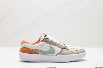 真标耐克nike Sb Force 58低帮休闲板鞋 是一款将前沿创新带入街头的单品，它具有硫化杯底，具有出色的耐用性和灵活性。使用帆布和绒面革，在饰面上放置通