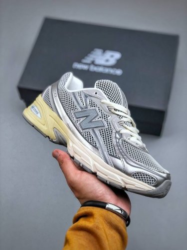 new Balance 新百伦 U740Ar2 复古休闲慢跑鞋 尺码：36 37 37.5 38 38.5 39.5 40 40.5 41.5 42 42.5