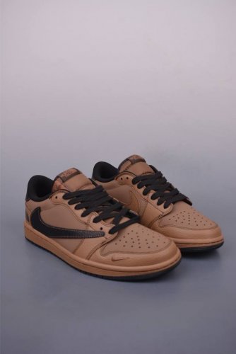 fragment X Travis Scott X 北面 air Jordan 1 Low 三方联名倒钩 全新的三方联名低帮倒钩鞋面延续了黑脚趾设计 整双鞋以全